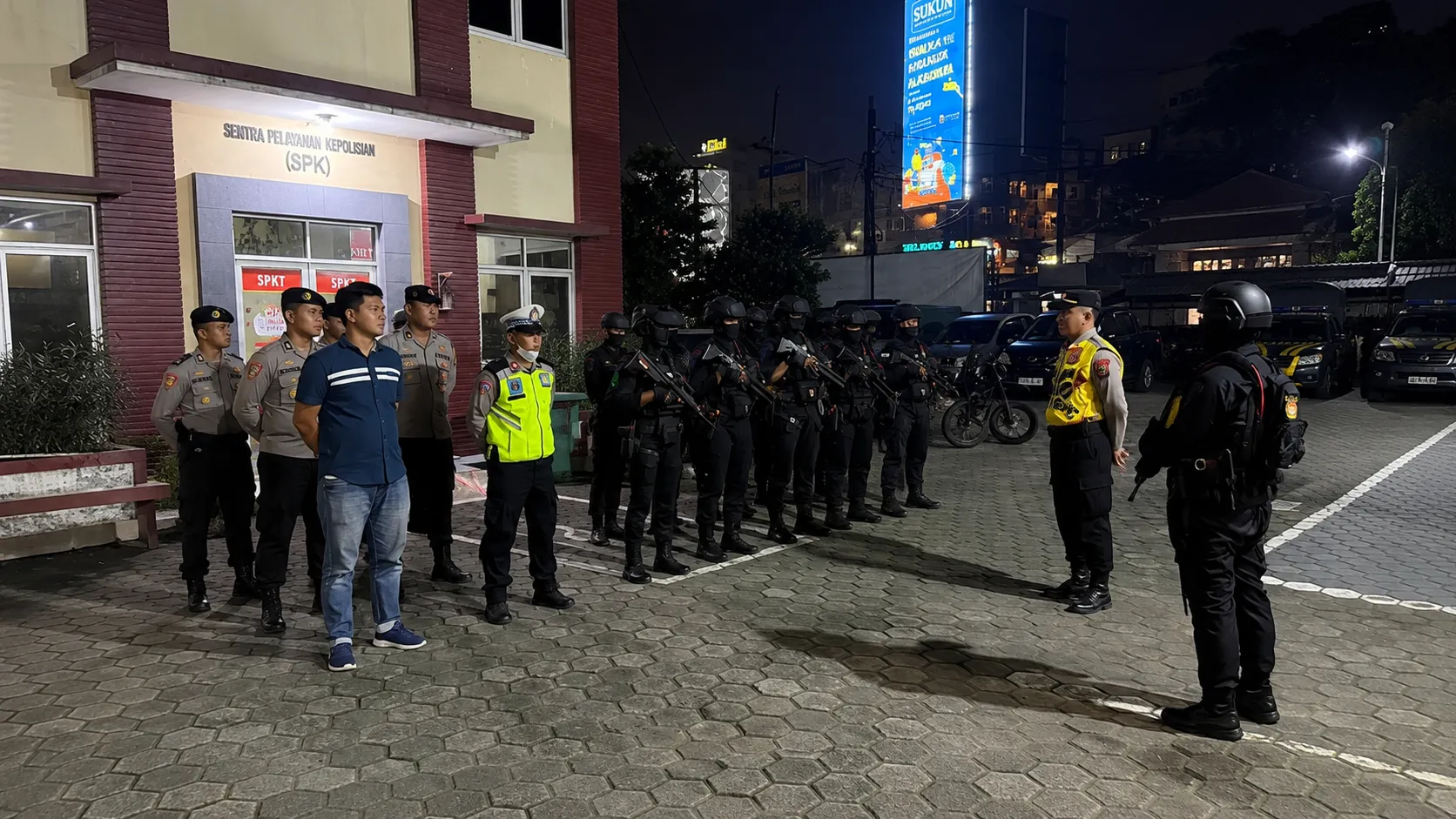 Brimob Polda Metro Jaya Amankan Remaja Pesta Miras di Pamulang