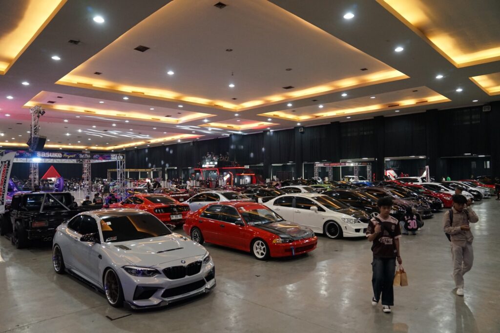 Ratusan Mobil Modifikasi Serbu BlackAuto Battle Tangsel