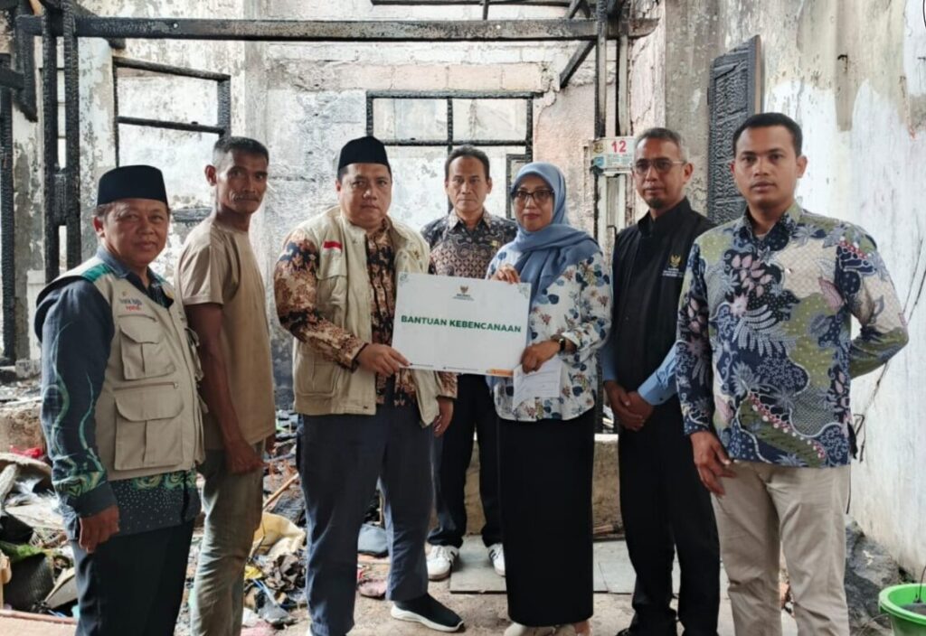 Rumah Warga Pondok Aren Hangus, Baznas Tangsel Beri Bantuan