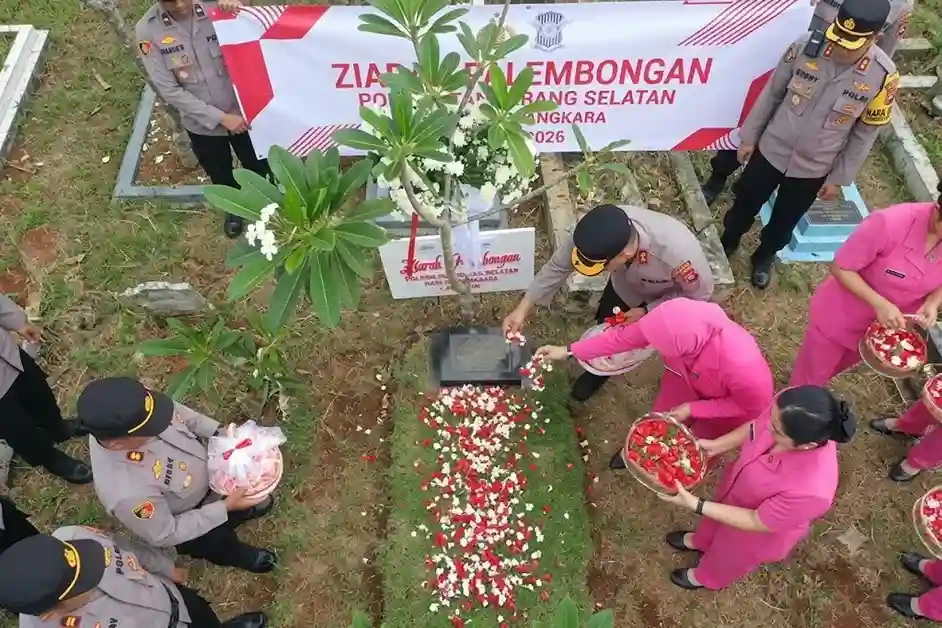 Polres Tangsel Ziarah ke Makam Personel Gugur dalam Tugas