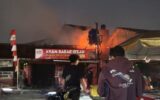 Kompor Gas Hanguskan Warung Makan Ayam Bakar di Ciputat Timur