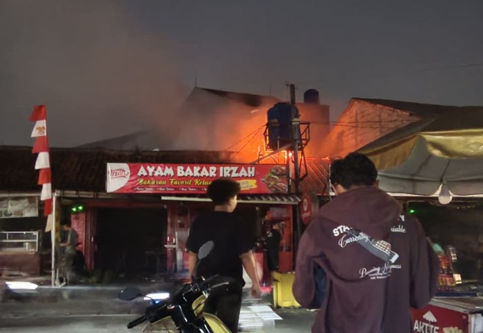 Kompor Gas Hanguskan Warung Makan Ayam Bakar di Ciputat Timur