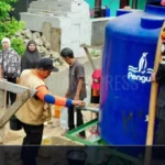 Baznas Pasok Air Bersih Korban Kekeringan di Tangsel