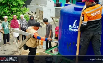 Baznas Pasok Air Bersih Korban Kekeringan di Tangsel