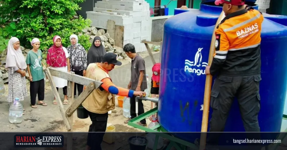 Baznas Pasok Air Bersih Korban Kekeringan di Tangsel